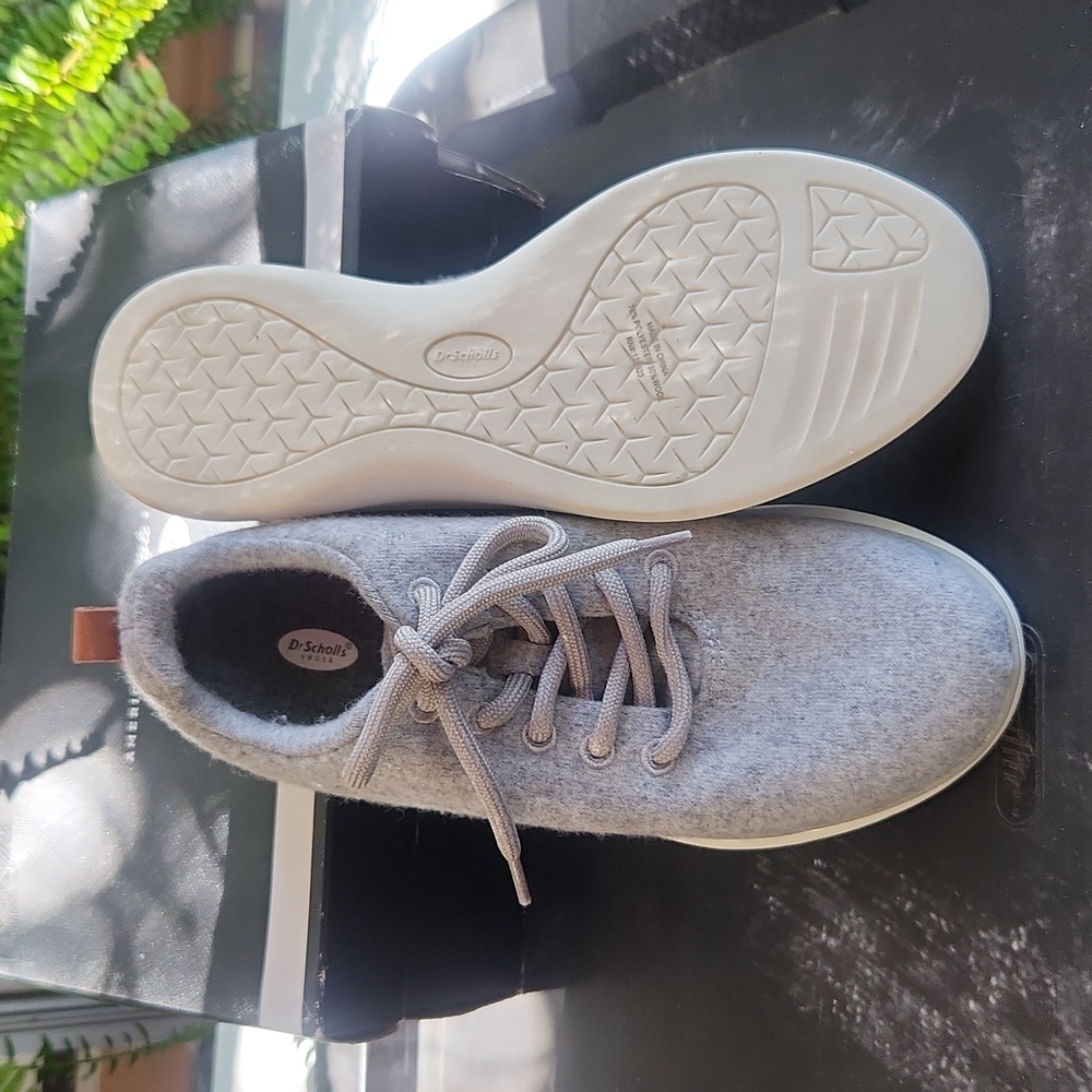 Dr Scholl's Freestep Light Grey Sneakers. Brand new in box.